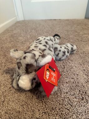 Fao schwarz snow leopard nwt
